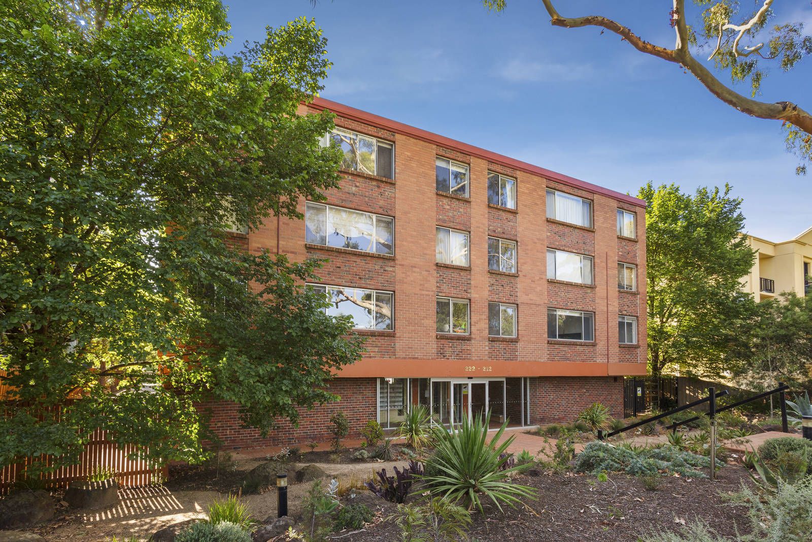 37-212-the-avenue-parkville